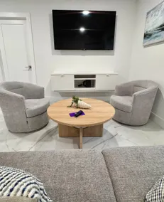 Comfy two bedroom .5 minutes from the Beach. - Image 4