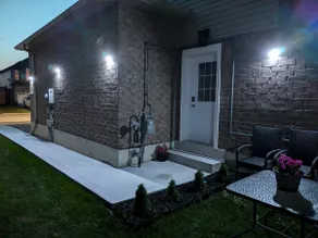 Modern, stylish & spacious home w/ King-size bed - Image 2