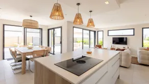 New: Villa with swimming pool and large terrace - Image 2
