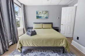 Stylish 3BR Apt, Free parking, Airport & Boston - Image 5