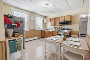Stylish 3BR Apt, Free parking, Airport & Boston - Image 3