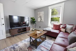 Stylish 3BR Apt, Free parking, Airport & Boston - Image 4