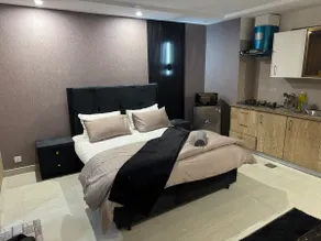 Trendy Netflix Studio Gulberg Heights ISB - Image 5