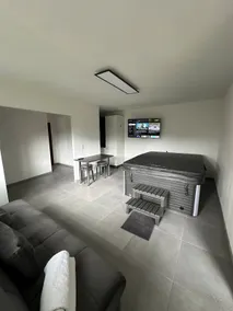 Apartment sauna & hot tub & massage chair - Image 2