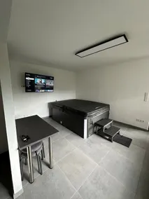 Apartment sauna & hot tub & massage chair - Image 3