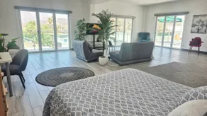 Luxury Studio Apartment with Terrace - Image 3