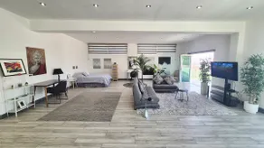 Luxury Studio Apartment with Terrace - Image 2