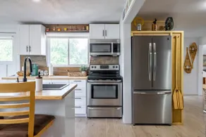 Welland's Vintage Canadian Loft - Image 5