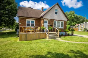Welland's Vintage Canadian Loft - Image 3