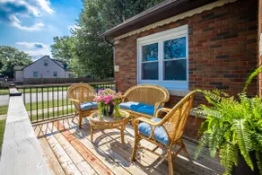 Welland's Vintage Canadian Loft - Image 4