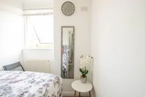 3 bed Modern Home, Vibrant & Stylish, Sleep upto 7 - Image 3