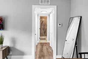 Hotel-Style Apartment in Kansas City - Image 4