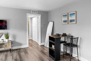 Hotel-Style Apartment in Kansas City - Image 2