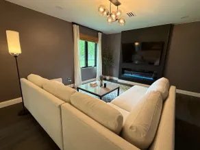Modern walkout basement apt - Image 5
