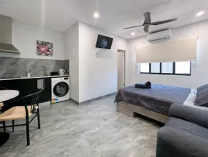 Urban Luxe Studio | Northcrest - Image 4