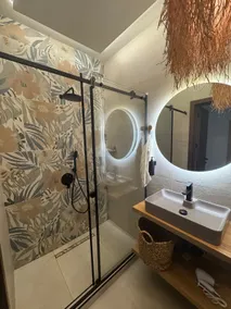 2BR Bamboo Seaside Apt w Pool - Image 4