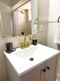 #5 Sunny Midtown Skyline | Cool Comfy & Affordable - Image 3