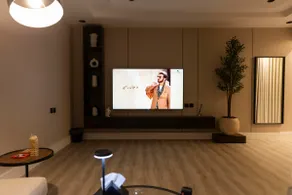 Spacious studio with outdoor seating - Image 4