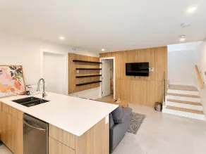 Cozy modern suite by the waterfront - Image 4