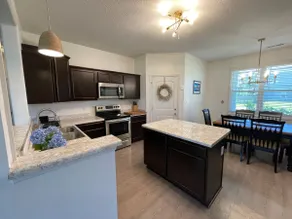 Corner House in Hunters Creek - Image 4