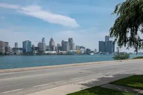 Cozy Waterfront Stay with Detroit Skyline Views - Image 2