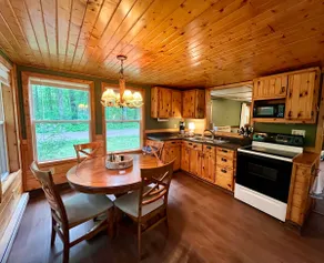 Evergreen Escape - cozy cabin near Grindstone Lake - Image 3