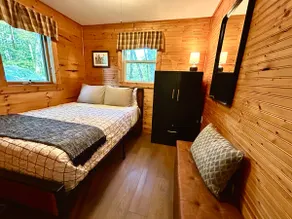 Evergreen Escape - cozy cabin near Grindstone Lake - Image 2