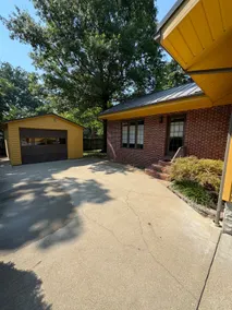 The Yellow House - Image 5