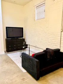 Stylish Speakeasy Downtown Richmond Bnb - Image 4