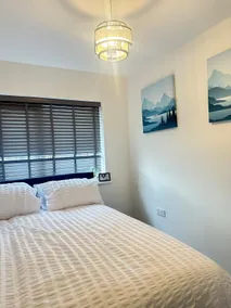 Luxury four bedroom house - Image 3