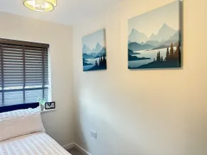 Luxury four bedroom house - Image 2
