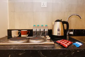 Two-bedroom apartment and luxury lounge opposite Al-Motamayez 105 - Image 3
