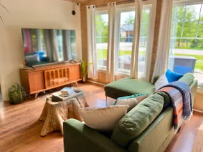 Beach town bungalow - Image 2