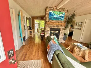Beach town bungalow - Image 5