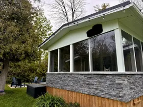 Beach town bungalow - Image 3