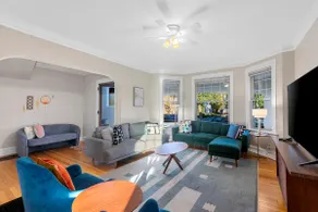 Beautiful Home | Great for Groups, Parking & Food - Image 3