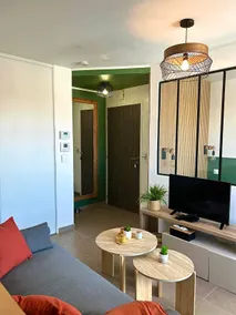 A comfortable cocoon – close to the station & old port - Image 2