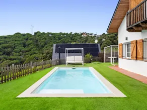 Large outdoor area, private pool and enjoy - Image 4