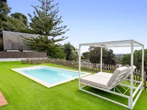 Large outdoor area, private pool and enjoy - Image 3