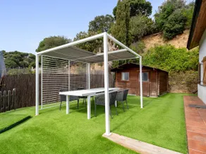 Large outdoor area, private pool and enjoy - Image 5
