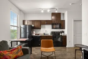 Clean~Cozy & Private l Great for Long Stays - Image 3