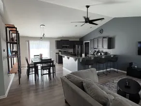 House• Private Yard • Family Friendly•Near Beaches - Image 4