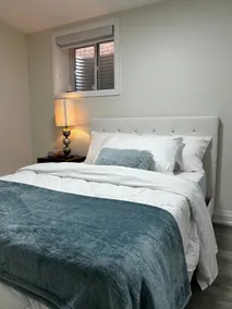 Modern 2 Bedroom Apartment with Breakfast - Image 3