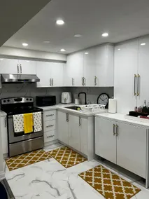 Modern 2 Bedroom Apartment with Breakfast - Image 4
