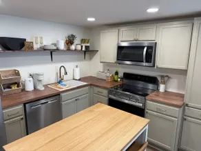 Safe Modern Studio Apartment | King Bed • Kitchen - Image 5