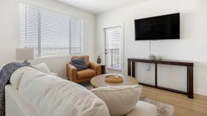 Landing | Stylish 1BD, Clubhouse, Pool - Image 3