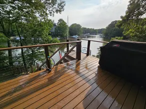 Waterfront home with easy access - Image 3