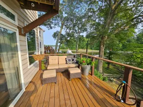 Waterfront home with easy access - Image 4