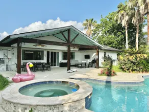 Palm Paradise with Heated Pool and Spa, Huge Patio - Image 4
