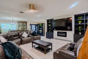 Spacious 4BR Family Retreat| Dickinson, TX - Image 2